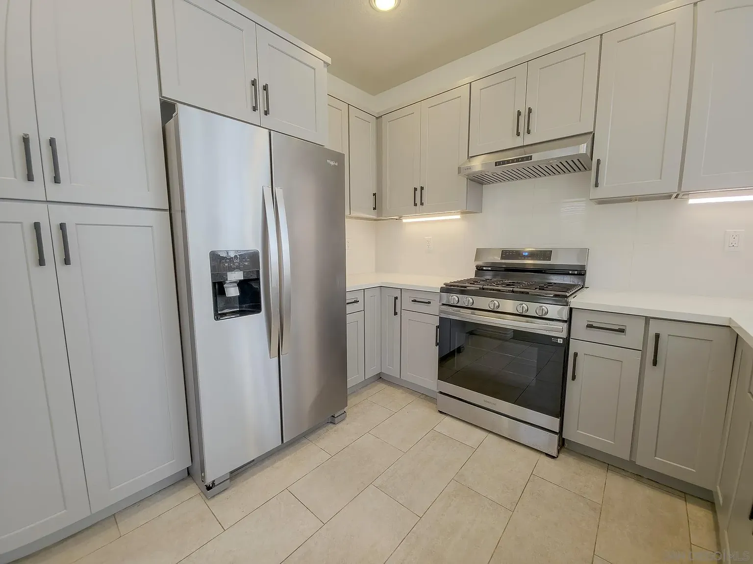 3 bed, 2.5 bath, 1455 sqft, $3,995 — Photo 2