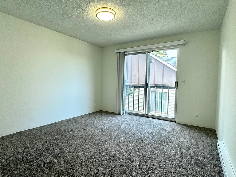 2405 Howard Ave #4 — Photo 12