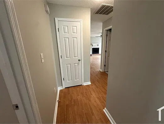 3 bed, 1228 sqft, $1,700 — Photo 2