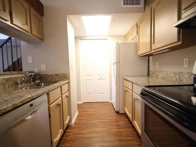 1712 Cinnamon Path #A — Photo 8