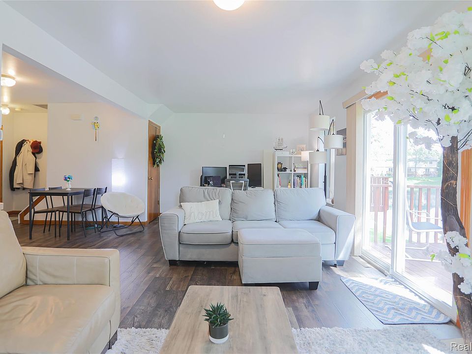 1355 Lochaven Rd, photo 24