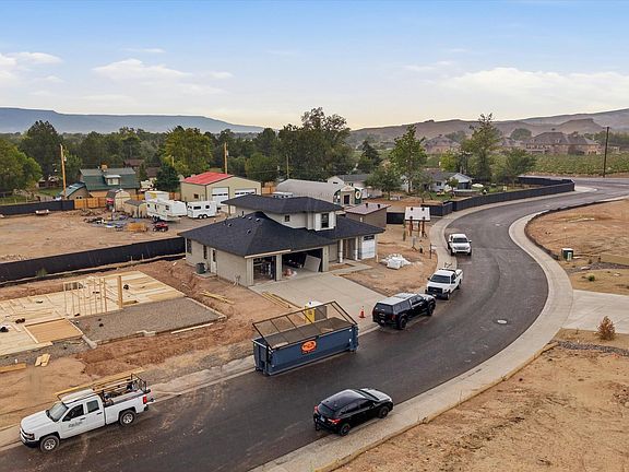 2nd image of 602 Manzanita Dr
