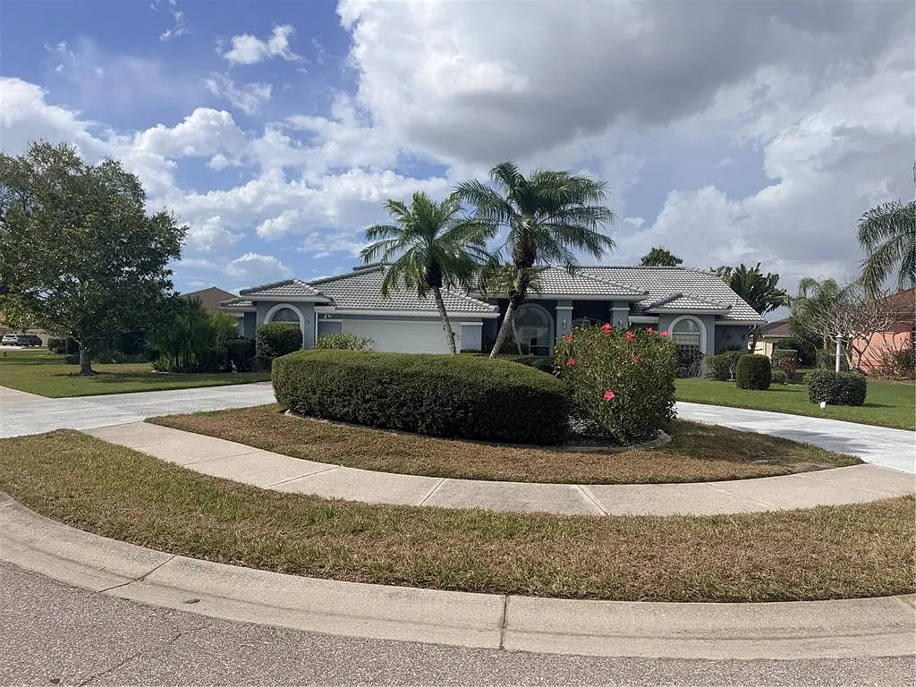 5 bed, 3.0 bath, 3183 sqft, $4,988 — Photo 4