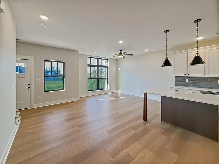 2833 SW 24th Ln — Photo 1