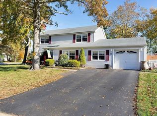 88 Deerfield Ln, Aberdeen, NJ 07747