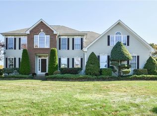 64 Ridgeview Xing, Newington, CT 06111