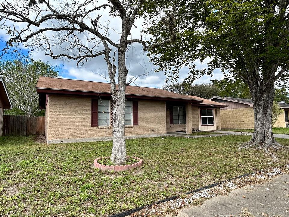 1209 Fairview Dr, Beeville, TX 78102 MLS 112910 Zillow