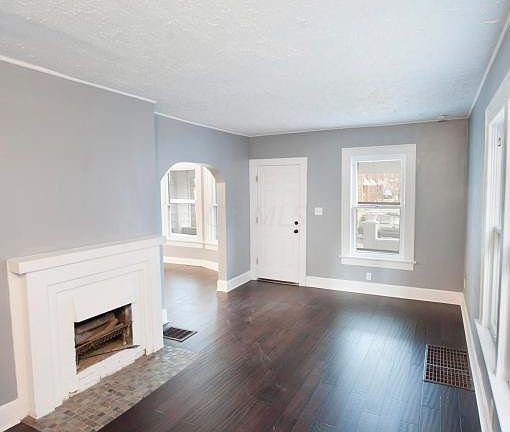 5th image of 2363 Glenmawr Ave
