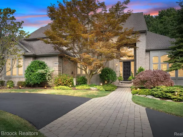 6462 W Oaks Dr, West Bloomfield, MI 48324