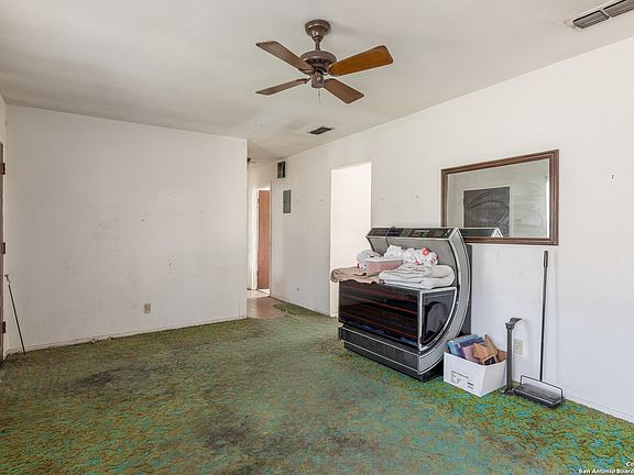 5th image of 618 PINEWOOD LN