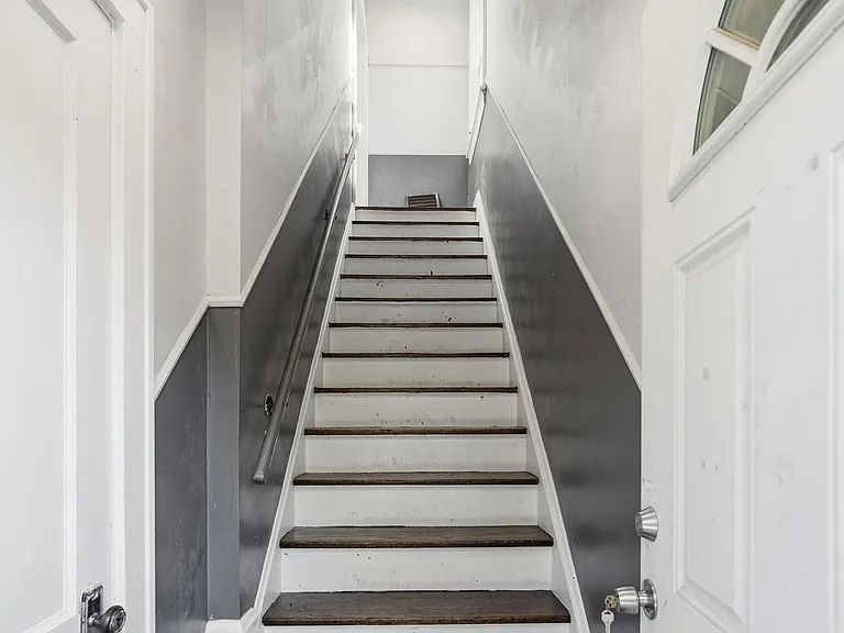 682 Greenwood Ave — Photo 4