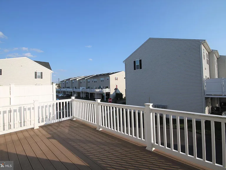 228 Compass Dr — Photo 35