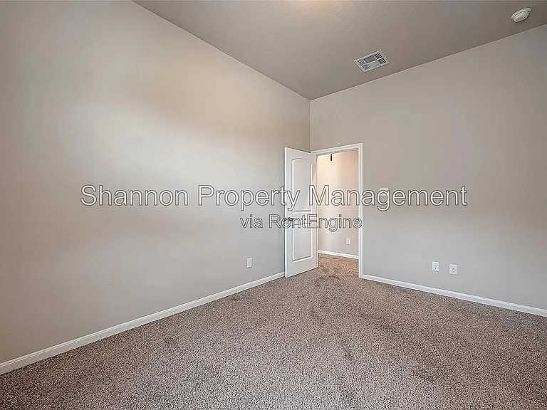 2559 Terrace Point Dr — Photo 38