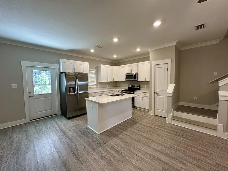 215 Date Palm Ln — Photo 7