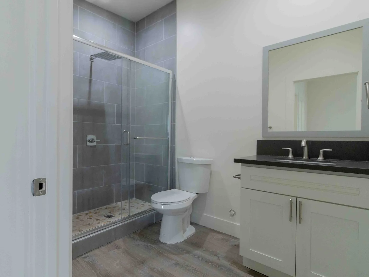 Parkway Plaza Apartments — Photo 4