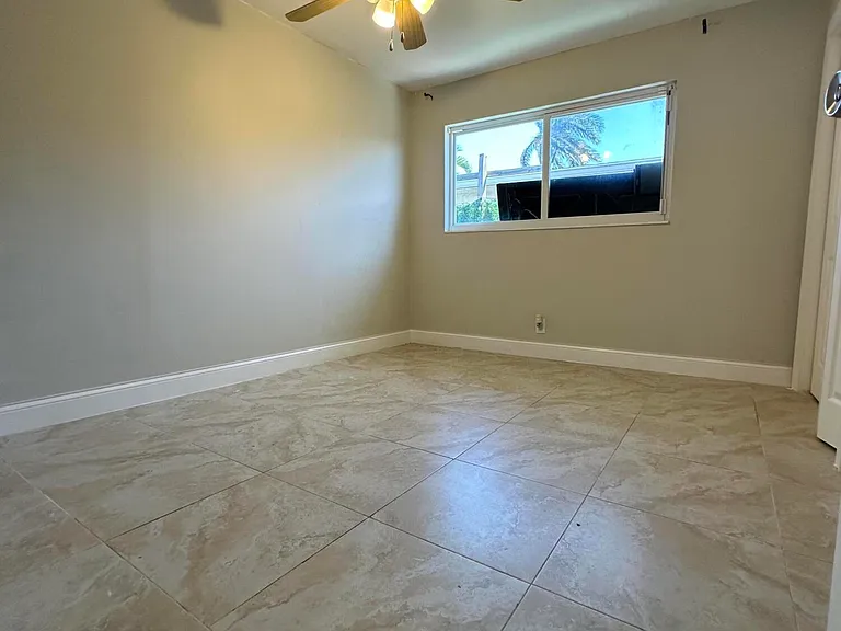5605 SW 24th Ave — Photo 16