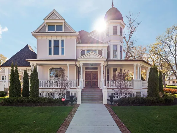 229 Wellington St, Traverse City, MI 49686