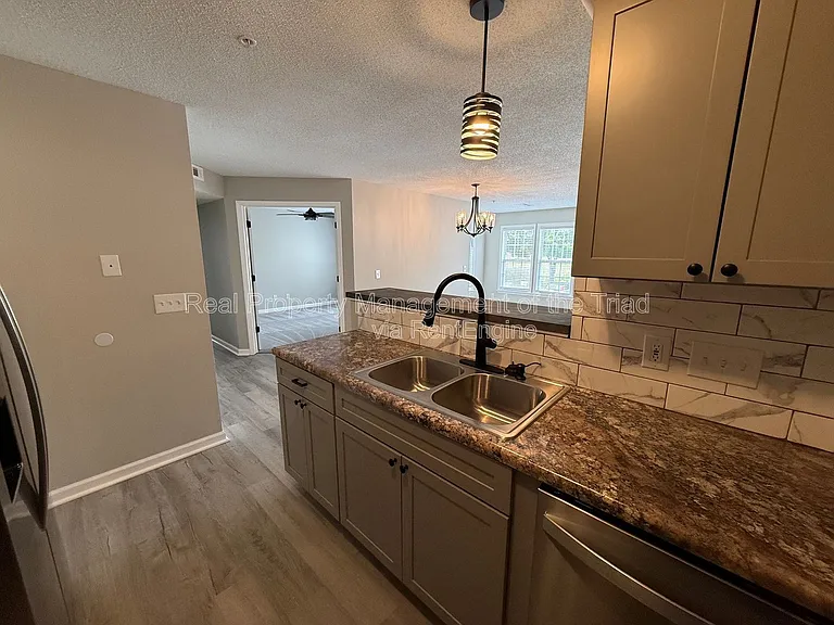 521 Mill Pond Dr — Photo 4