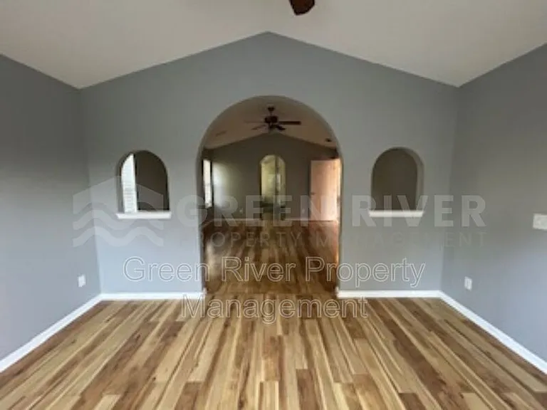 1559 Lakeway Dr — Photo 6