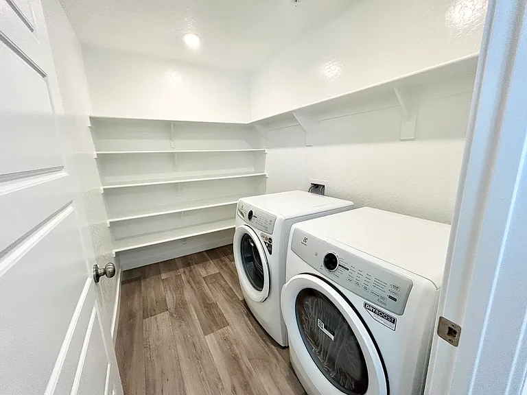 4417 Bellaire Ave — Photo 7