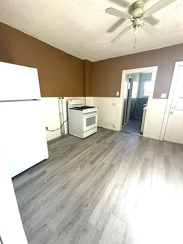 303 E Grove St #2 Photo 1