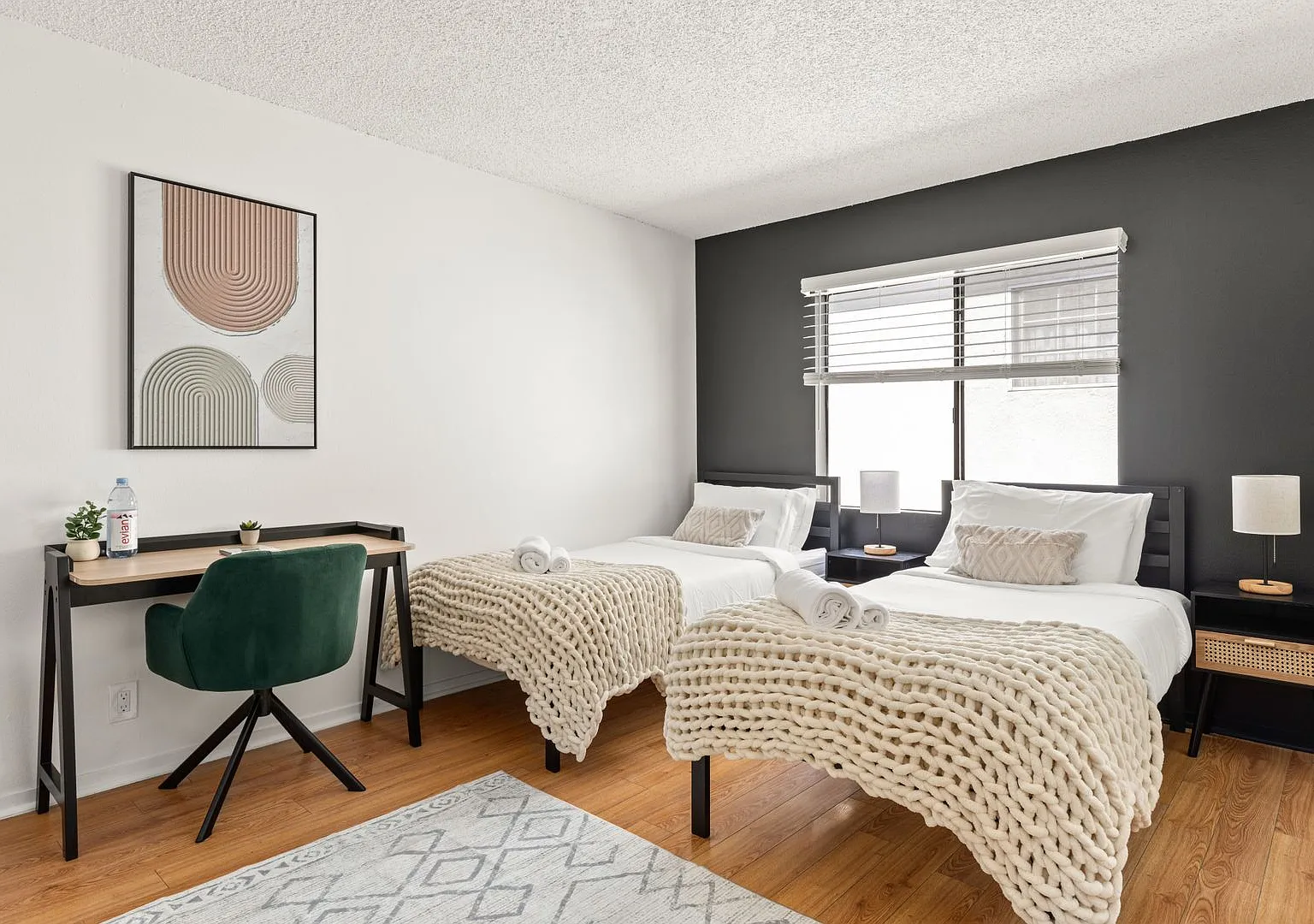 A 4 bedroom, 2 bathroom apartment with common areas and a fully functional kitchen at 1823 Pelham... — Photo 1