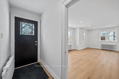 860 Simcoe St N