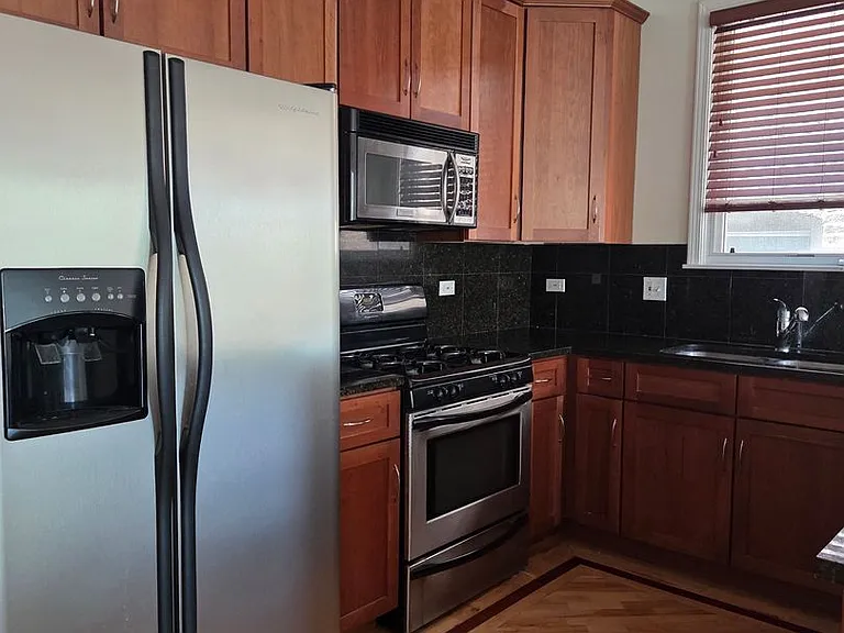 2647 W Haddon Ave #2 — Photo 4