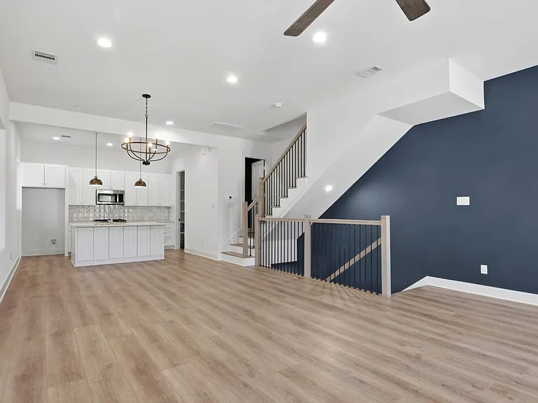 2806 Versailles Oak Ln — Photo 3