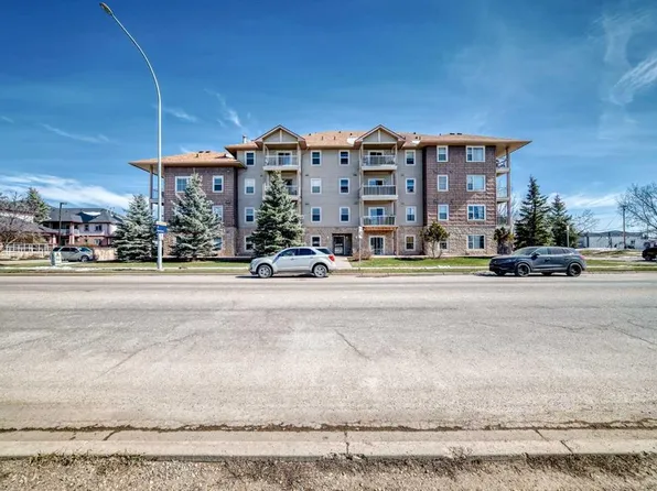 174 S Railway St N #106, Okotoks, AB T1S 0E2