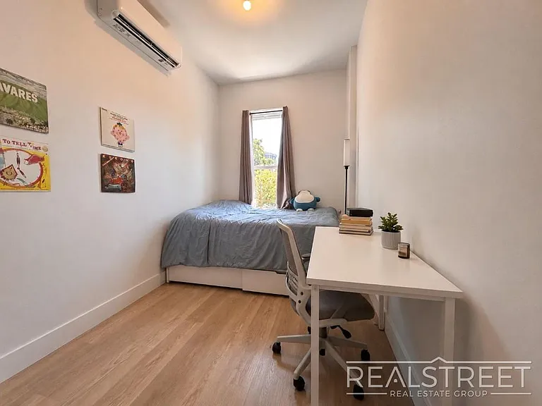 350 Vernon Ave #3 — Photo 6