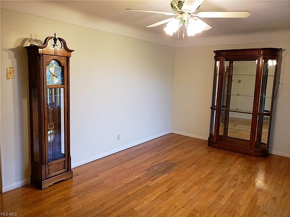 2nd image of 1048 Skyland Dr