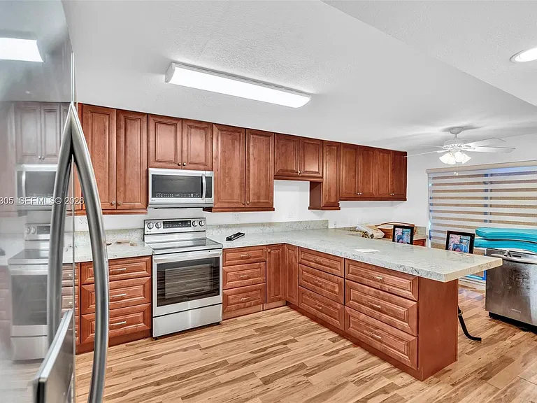 825 NE 26th Ave — Photo 14