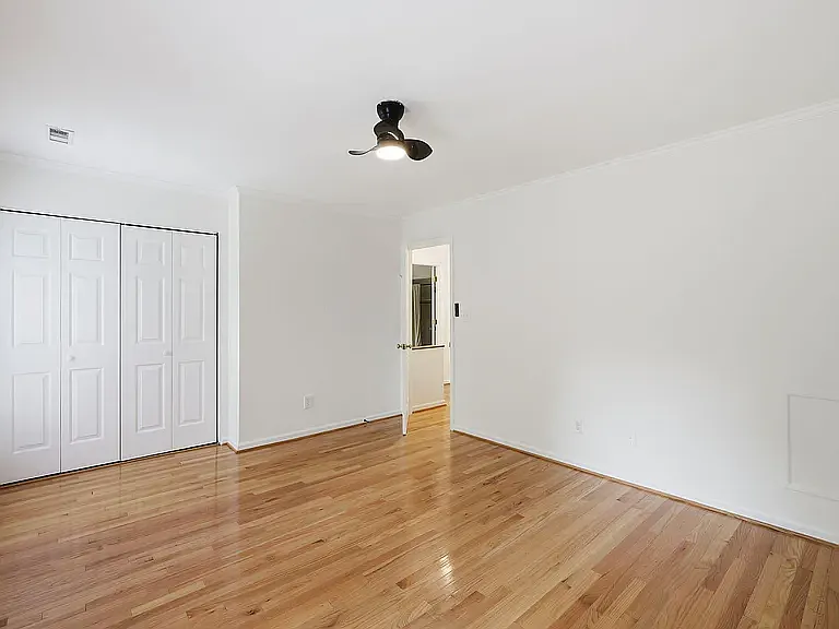 101 Thomas Ln #B1 — Photo 23
