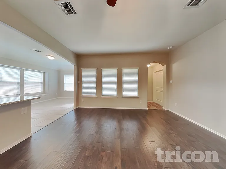 2536 Old Buck Dr — Photo 3