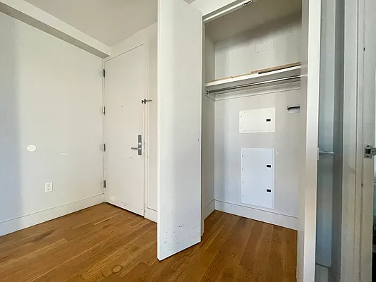 Rented by eRealty Advisors USA Inc | media 8