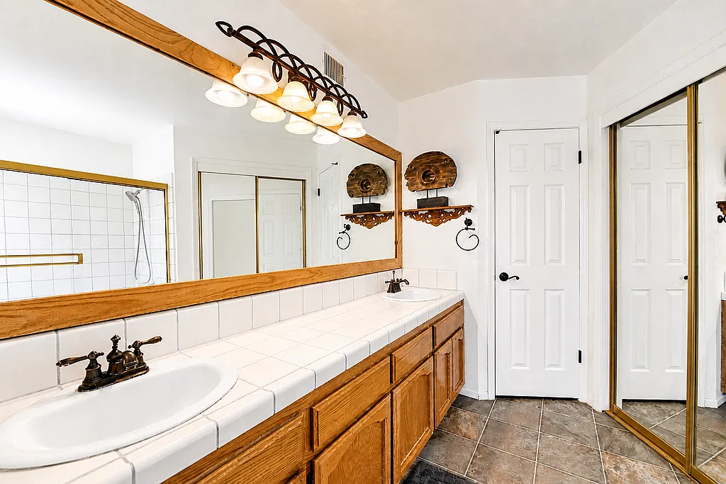 2116 Bernina Drive - 2 — Photo 3
