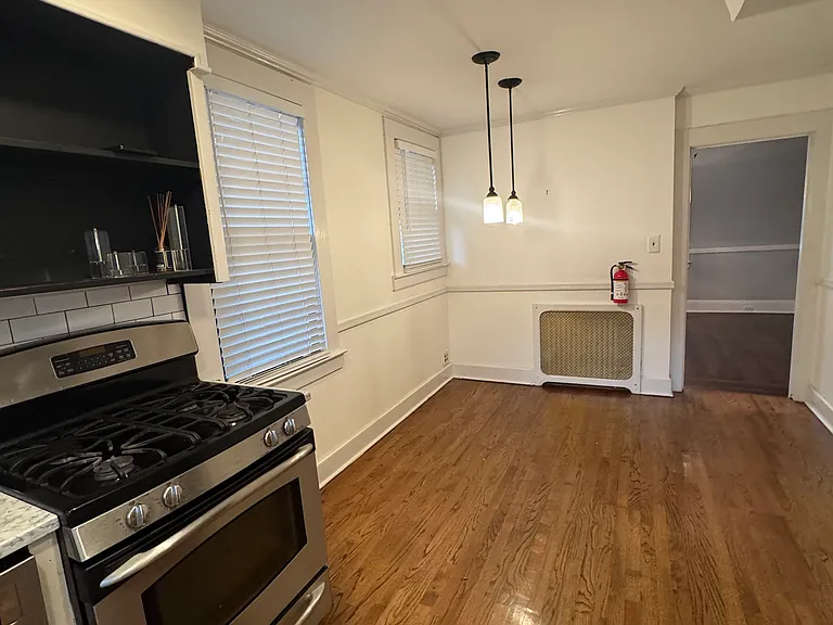 734 Greenwood Rd — Photo 13