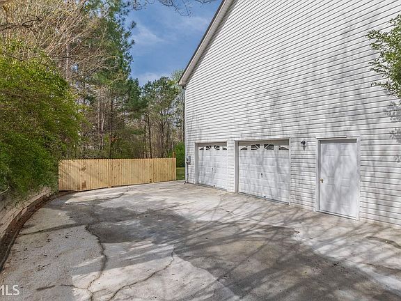 3rd image of 322 Pebblestone Dr