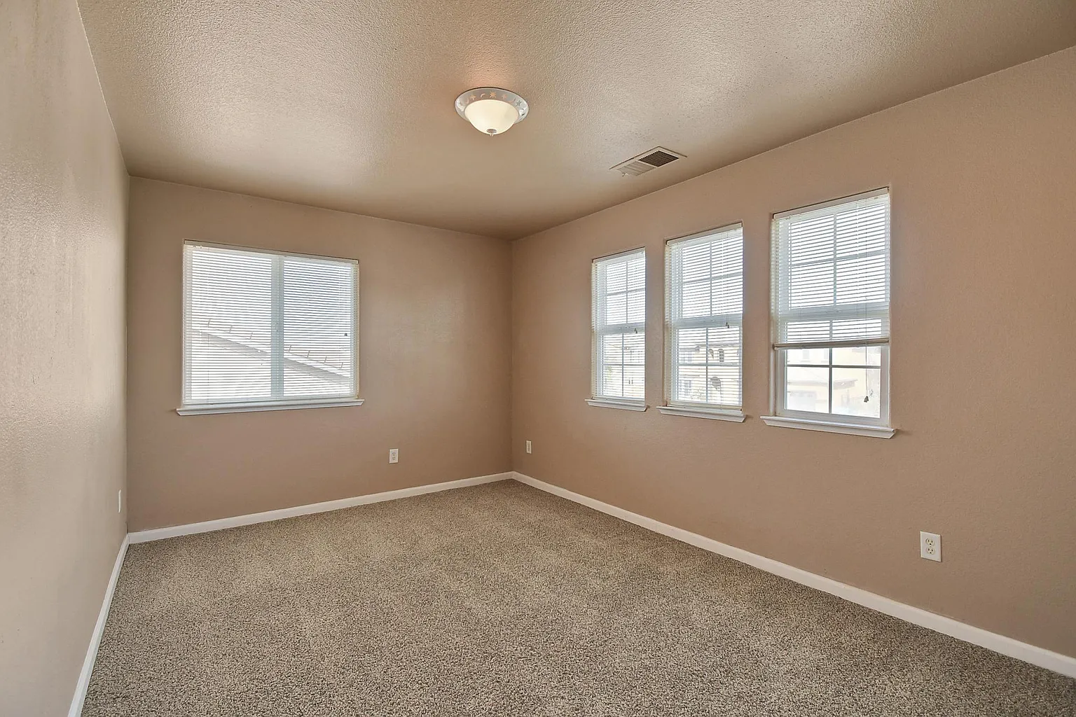 1684 Notting Hill Way photo 1
