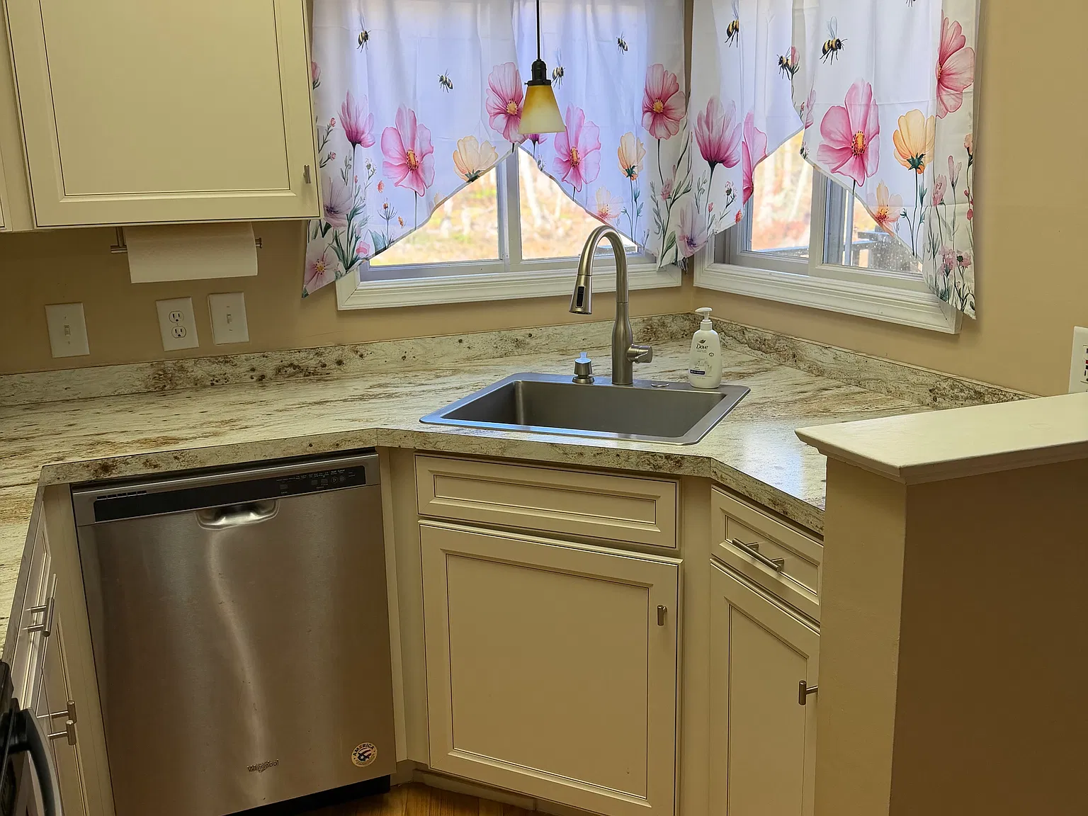 2 bed, 2.5 bath, 1400 sqft, $2,000 — Photo 4