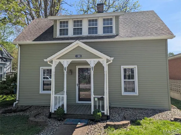 1308 13th St, Highland, IL 62249