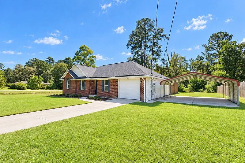 4 bed, 2.0 bath, 1625 sqft, $2,400 — Photo 4