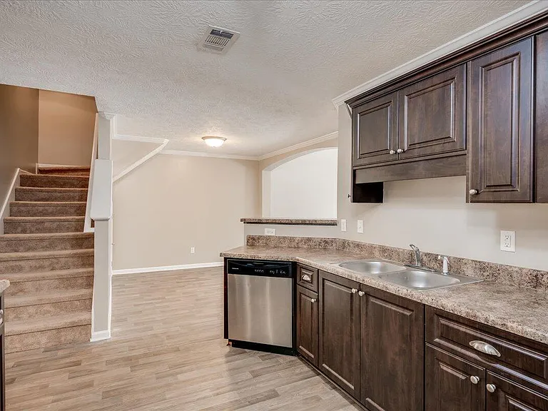 268 Lynbrook Way — Photo 4