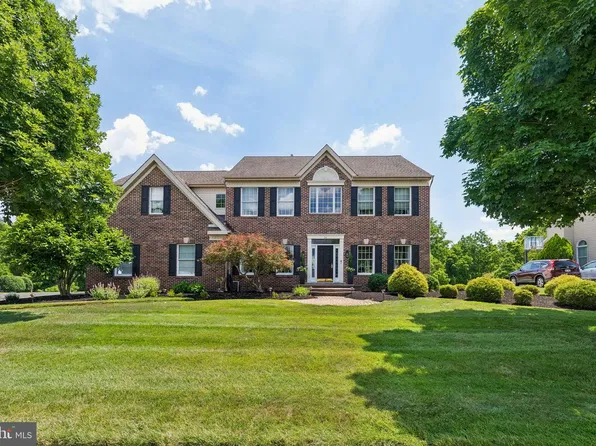 24 Mustang Ct, Holland, PA 18966