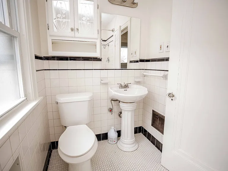 1938 Fernwood Ave — Photo 21