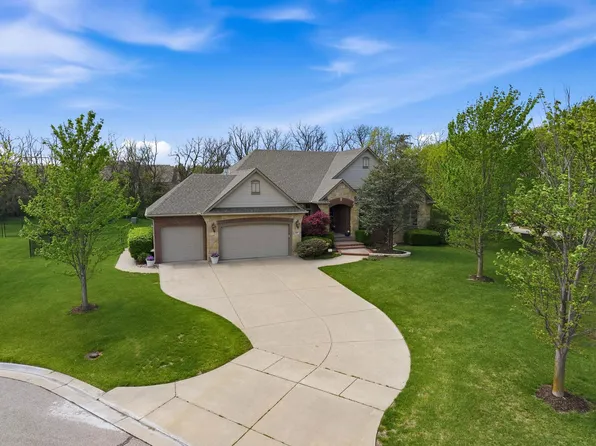 1809 N Glen Wood Cir, Wichita, KS 67230