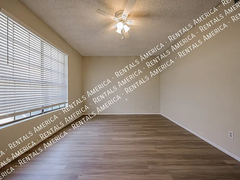 3921 W Ivanhoe St #176 — Photo 8