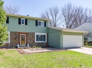 1987 Lancaster Ln, Wheaton, IL 60189