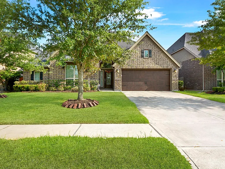 27815 Colonial Point Dr — Photo 1